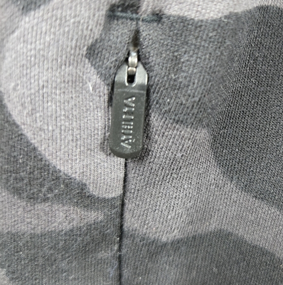 ATHLETA Triumph Black Camo Printed Crewneck Sweatshirt- Women’s Size Medium - Picture 7 of 9